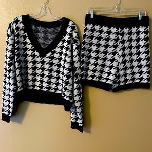 Black and white checker print  sweater short set very fashionista